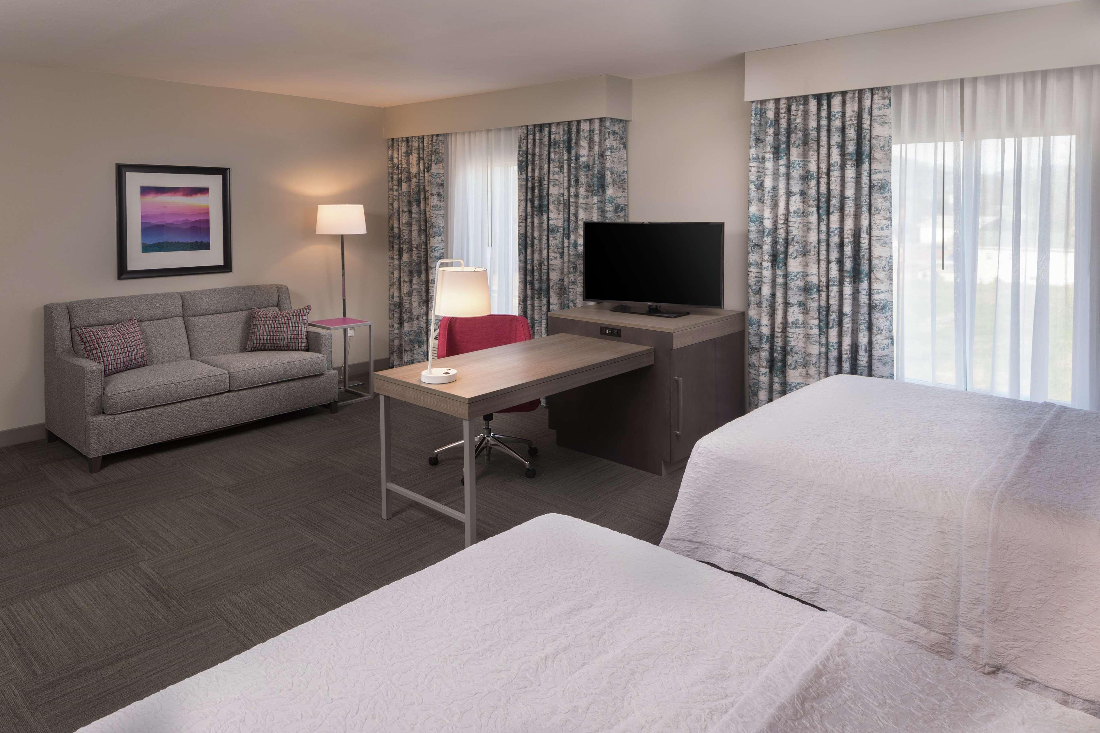Hampton Inn & Suites Asheville Biltmore Area Exterior photo