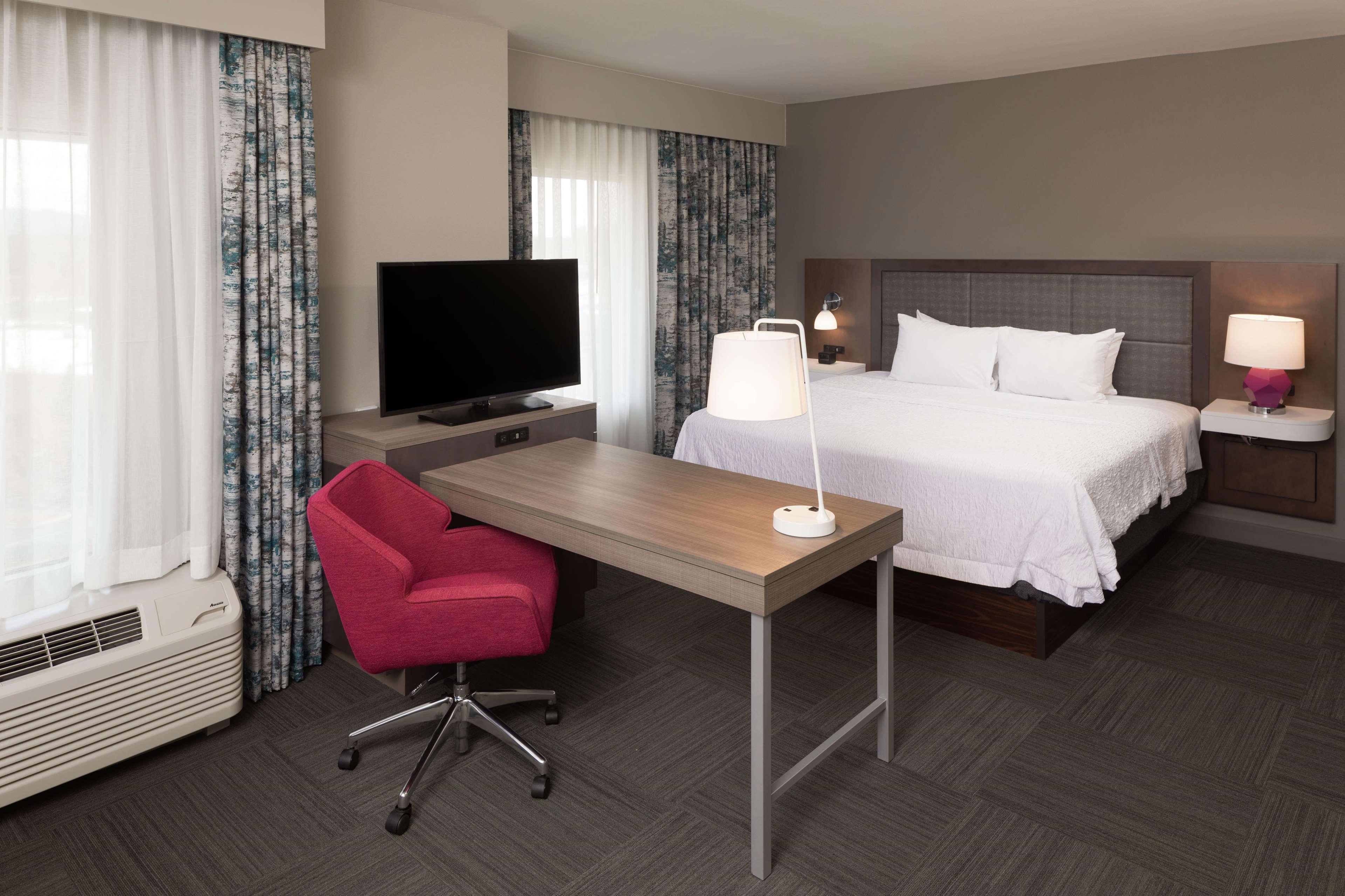 Hampton Inn & Suites Asheville Biltmore Area Exterior photo