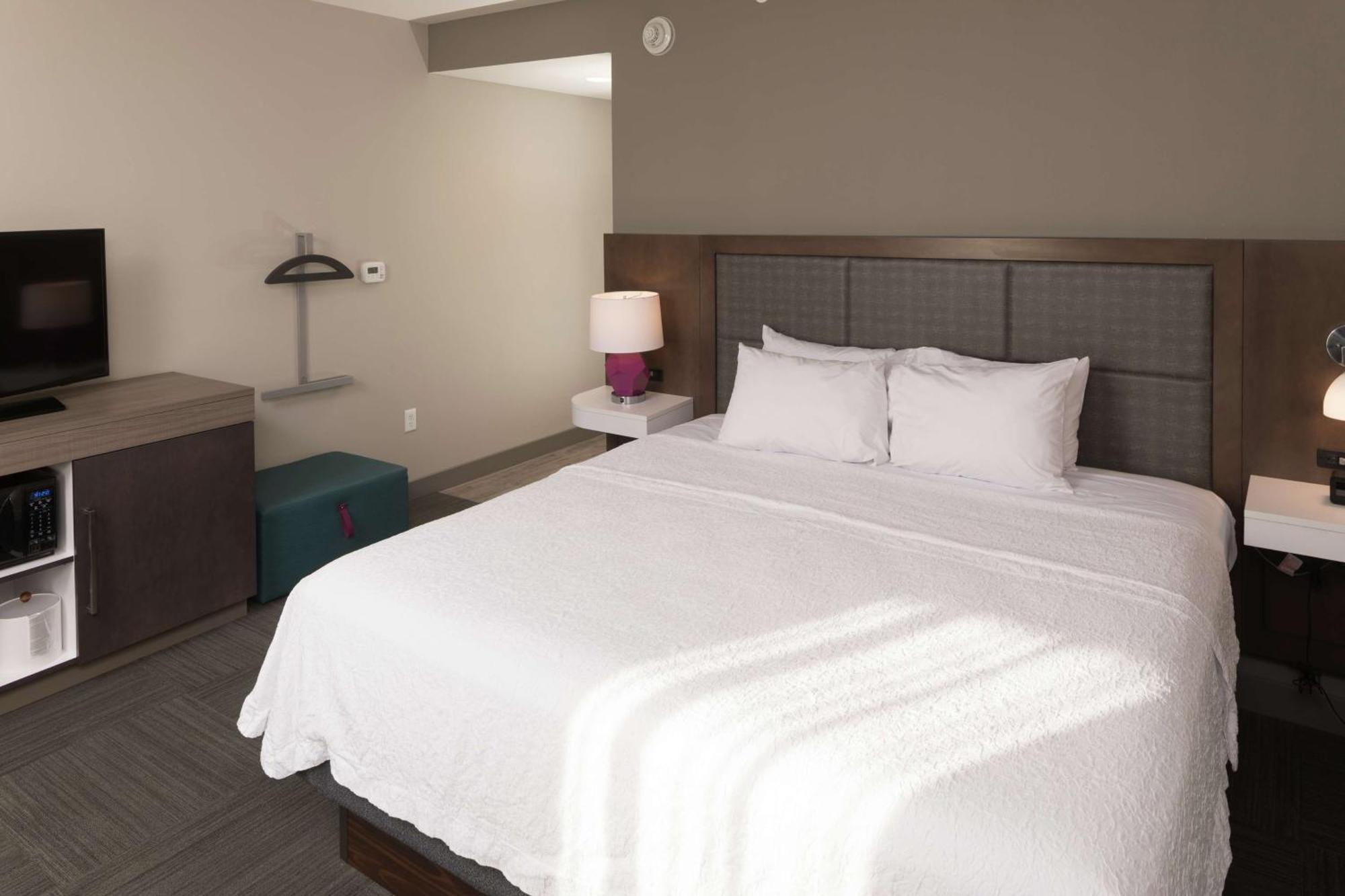 Hampton Inn & Suites Asheville Biltmore Area Exterior photo