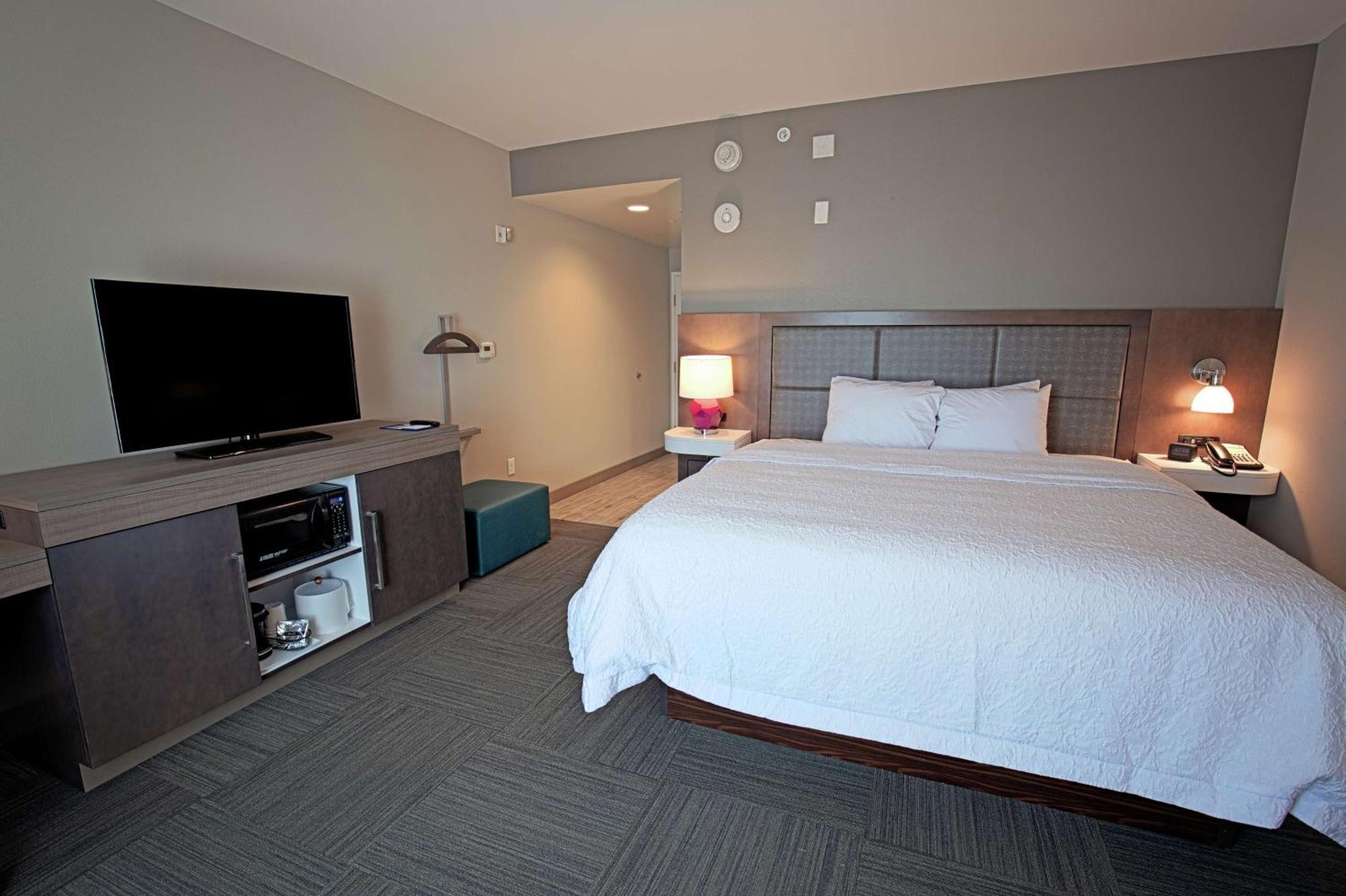 Hampton Inn & Suites Asheville Biltmore Area Exterior photo
