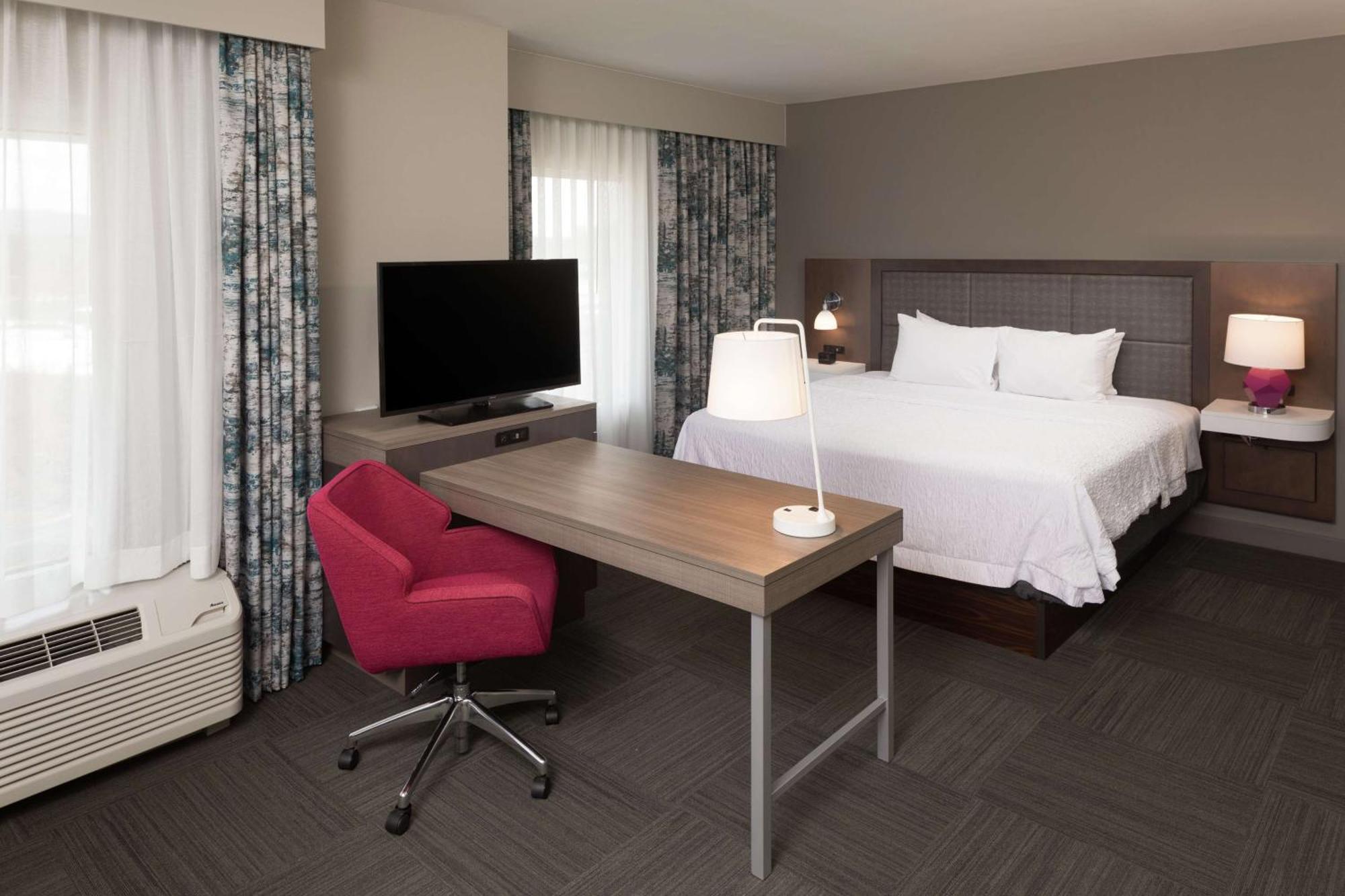 Hampton Inn & Suites Asheville Biltmore Area Exterior photo